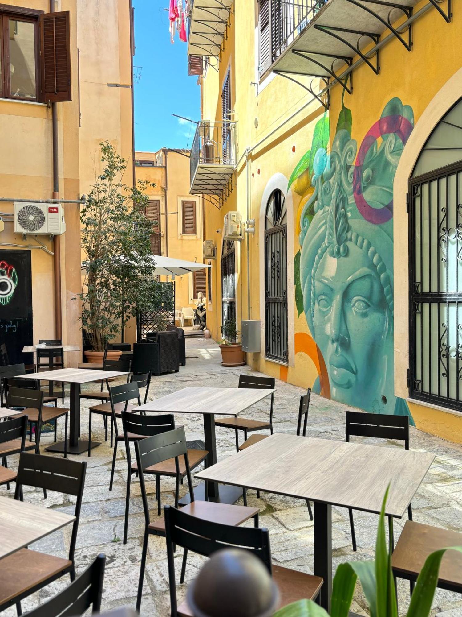 Cortile Dei Giusti - Combo Guesthouse Palermo Exterior photo